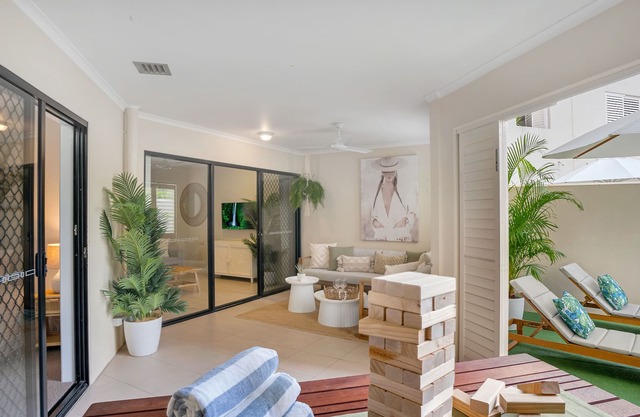 Serenity- Private poolside apartment