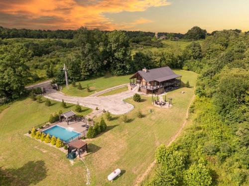 Serenity Ridge 6 Br Sleeps 16 Pool Hot Tub