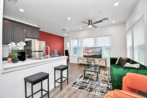 Serenity Studios - Near Med Center & Museum District