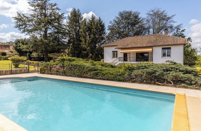 Sergetta, a house with a big pool and huge garden