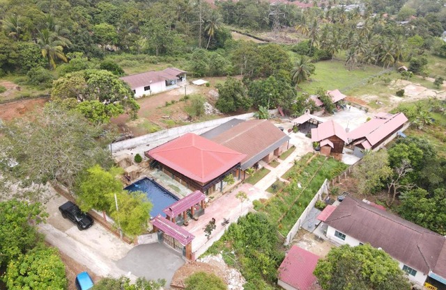 Seri Pinang Village