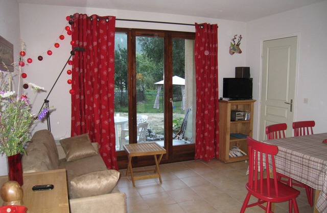 SERRE CHEVALIER Le Monetier F3 en roc belle vue face au glacier