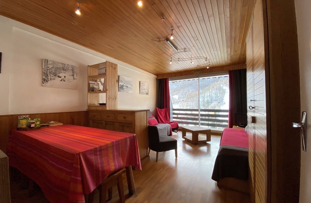 Serre chevalier 1350 south-facing apartment for 6 people 150 meters from the slopes