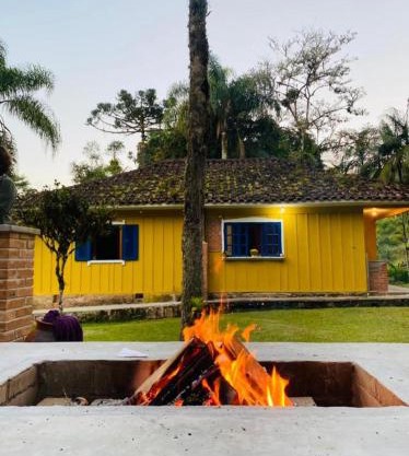 Seu Refúgio com Lareira Próximo ao Petar