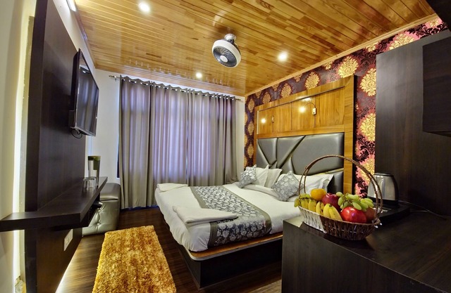 Seven Hills Hotel Srinagar