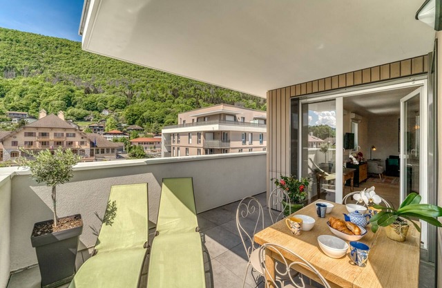 SEVRIER, Attique 79M2, Vues lac et montagnes, terrasse 38M2, 4pers.