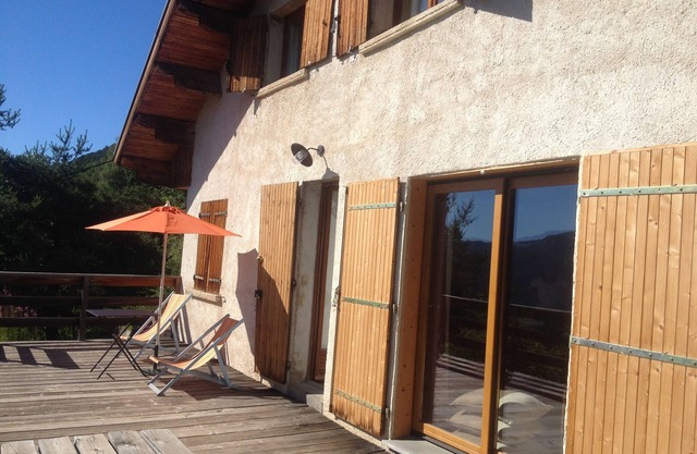 SEYNE LES ALPES-chalet near the village, south facing