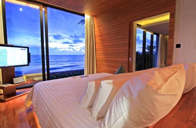 (SHA+)Suite with Private Pool - Beach Front (BS2)