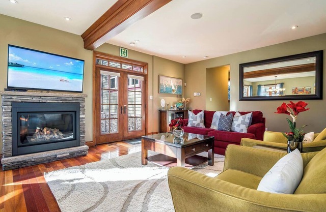 Shale Beach House - 5 minutes drive to Blue Mountain Village!