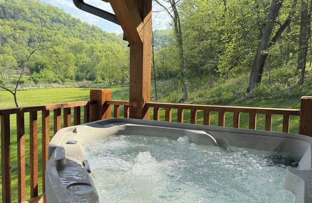 Shalom cabin with private hot tub, Shalom Cabin