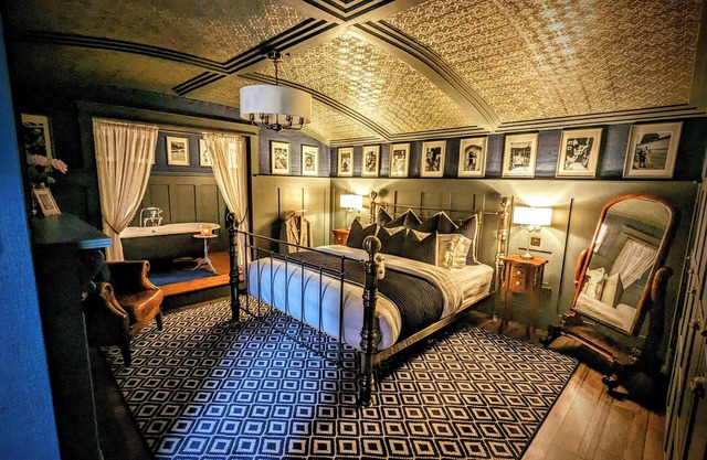 Sheddington Manor -2 Bedroom Guest House & Cinema