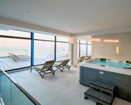 Shelly Beach - Infinity Pool & Spa Resort