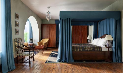 Shenandoah Mansions, an Ash Hotel