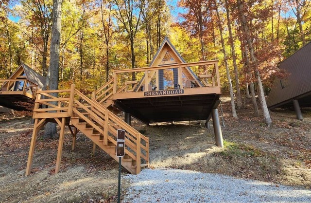 Shenandoah/Rustic Lakeview Cabin- 2 Person A-Frame