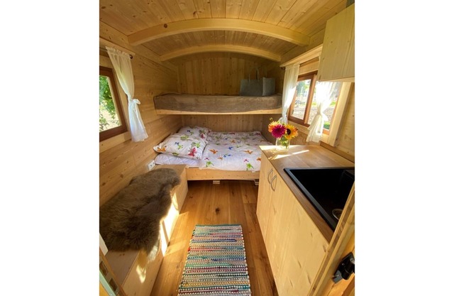 Shepherd's wagon on agricultural property with approx. 8 sqm for max. 3 persons