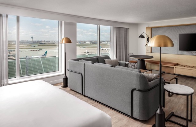 Sheraton Gateway Hotel In Toronto International Airport