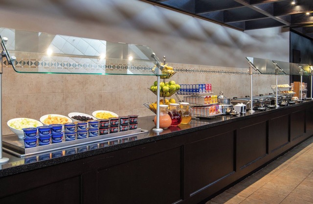 Sheraton Minneapolis West Hotel