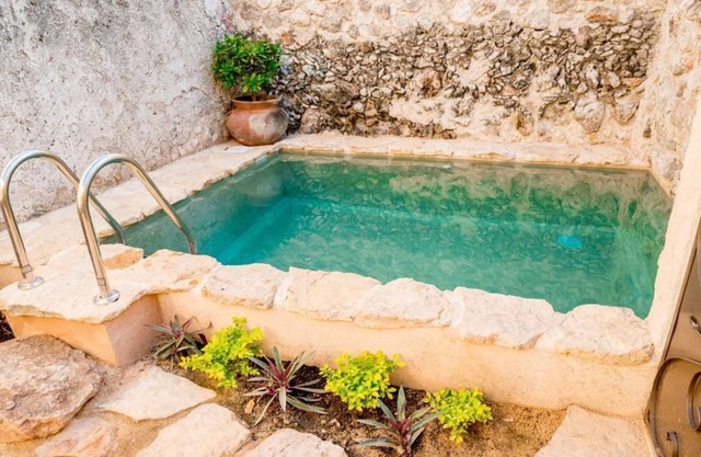 Shiva House, small private house in the center of Merida