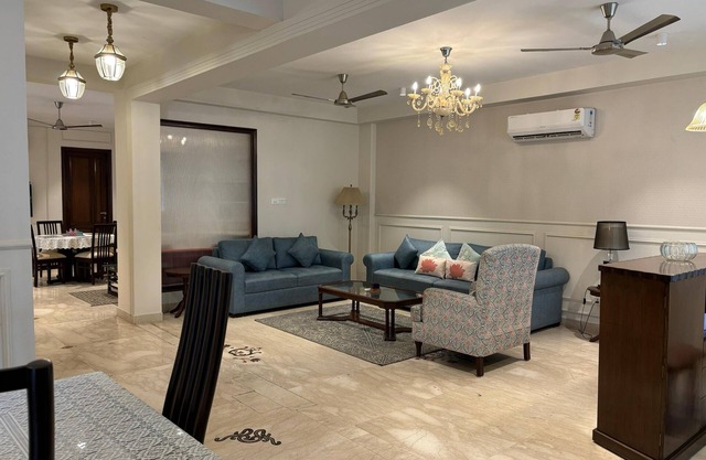 Short Stay 3BHK in Green Park with LIFT