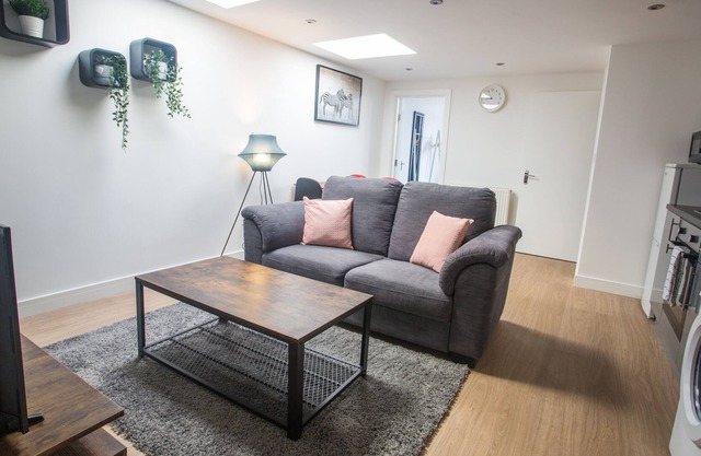 Short Stay Bristol - Two Mile Hill Apartment
