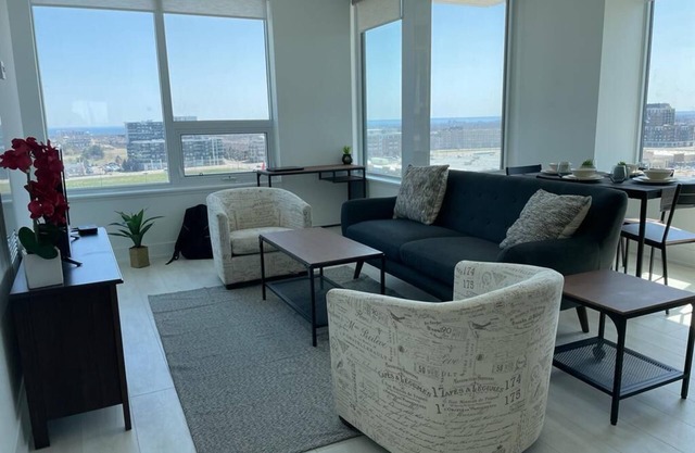 Short term, fully furnished, very bright and clean, good view, bus service