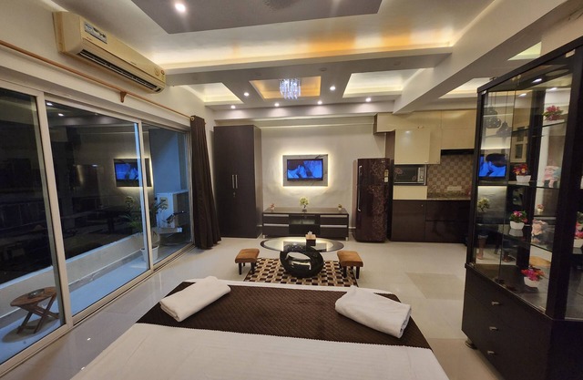 Siddha Xanadu StudioApartment #334