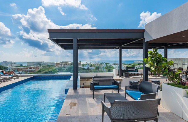 Siempre Ipana, Brand New 1 Bedroom Condo-Blocks to the Beach with Heated Pools