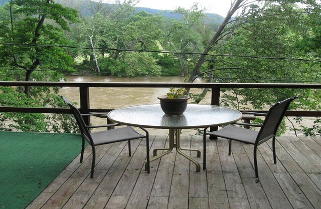 Siesta River Cabin, Riverfront, fabulous views G.W. Forest, hottub, fireplace