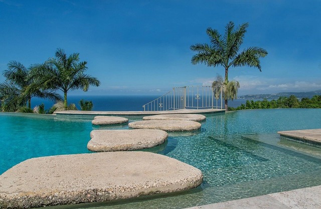 Silent Waters - Luxury 8 Bedroom Villa