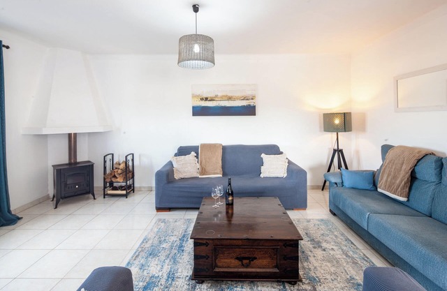 Silvercoast Apartments - Tulip - Swimming pool, Jacuzzi & amazing sea views