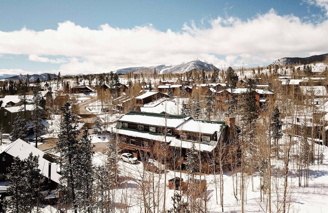 Silverthorne Cabin with Hot Tub and Forest Access