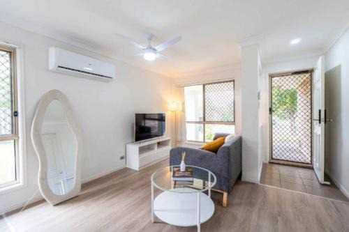 Simple and Comfy Family Home between BNE and Ipswich