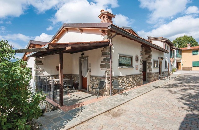 Simply and practically furnished apartment 2 km above Pratovecchio.