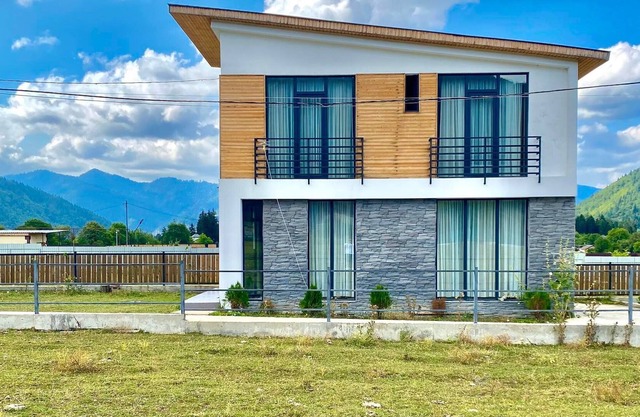 Single family cottage in a great location - close to nature.