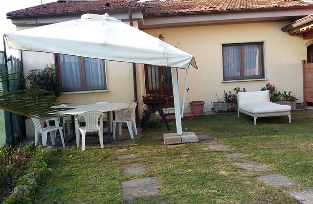 SINGLE HOUSE 1KM FROM FORTE DEI MARMI