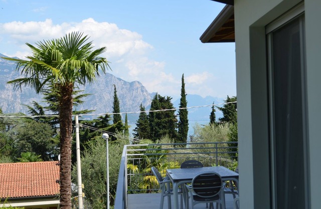 Single house, 2 double and 1 single room A/C and wifi "La Svolta Holidays"