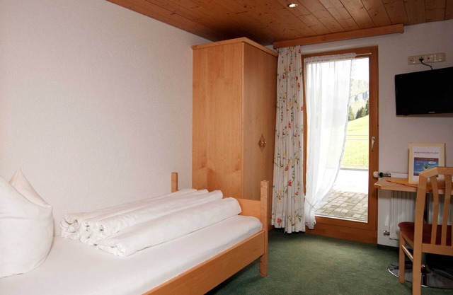 Single room with balcony - Aparthotel Garni Schönblick