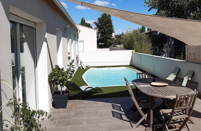 Single-storey house with swimming pool to the south of France
