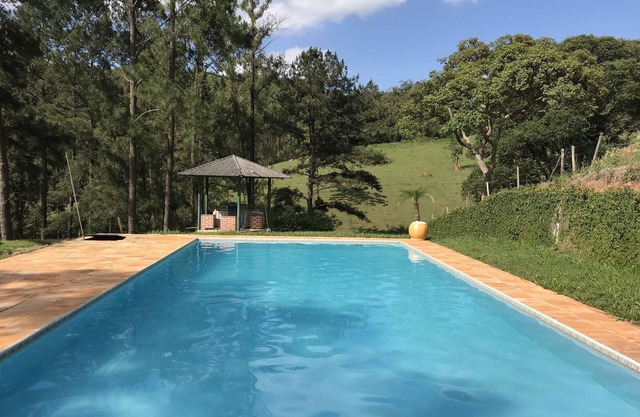 Site with excellent infrastructure, paved access and leisure options.