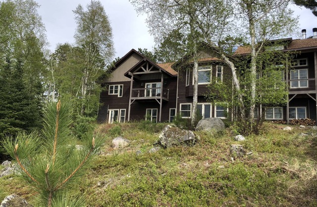 Six bedroom, Five 1/2 bath private home on LAKE VERMILION with resort amenities