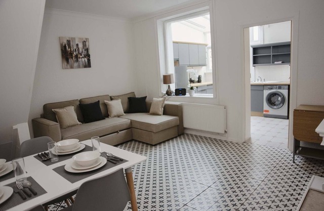 Six Bells Retreat – A Fresh & Spacious Home in the Heart of the Valleys