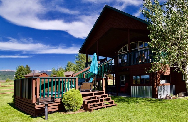 Ski Grand Targhee & Jackson Hole! Hot Tub! Well Stocked Kitchen! 3 King Beds!