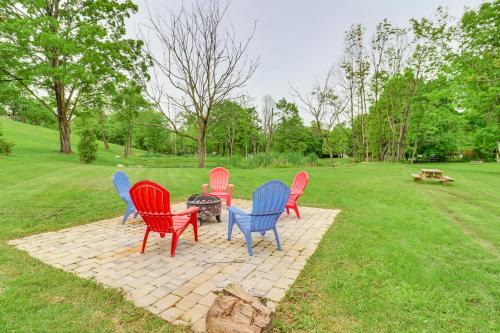 Ski, Hike and Fish Pet-Friendly Home in Saylorsburg