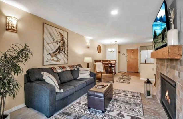 Ski in/Out & Golf 2 Bed 2 Bath w/Air Conditioning