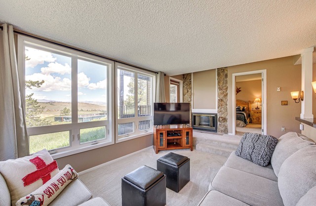 Ski-In/Out Granby Ranch Condo w/Balcony!