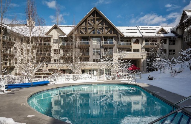 SKI IN/OUT Slopeside ON Blackcomb w/pool & hot tubs