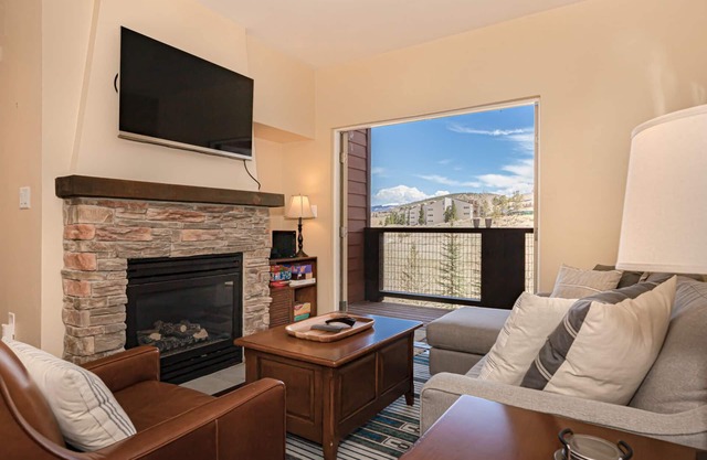 Ski in/Ski Out 2bed/2bath Mountainside Escape