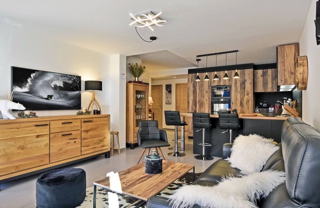 Ski-in/ski-out apartment with terrace and covered parking - 6 people