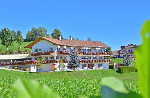 Ski-In /Ski-Out Apartment with Patio, Sauna, & Jacuzzi; Pets Allowed, Parking Available