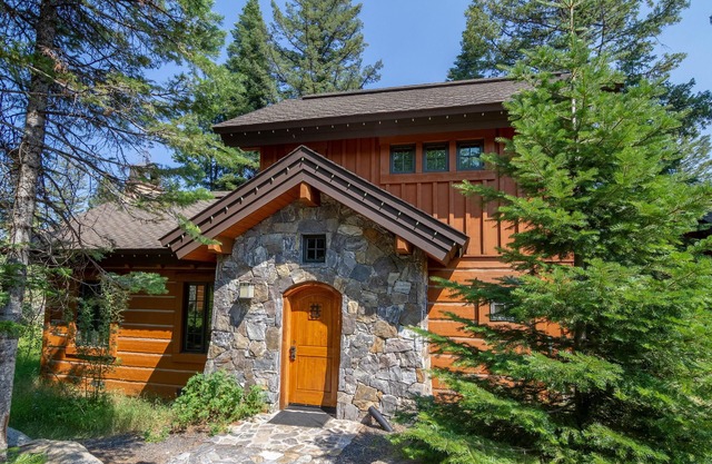 Ski In/Ski Out Cottage | Private Hot Tub